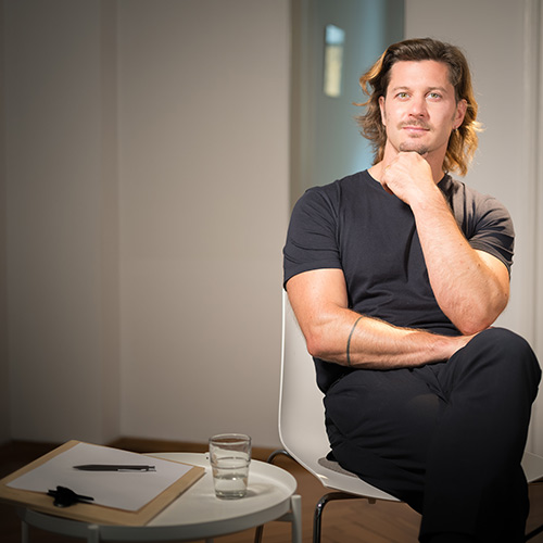 Jonas Zopf sitzend